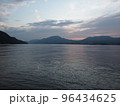 瀬戸内海の海と山と夕陽 96434625