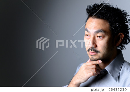髭のビューティーに使えそうな中年男性 髭のビューティーに使えそうな中年男性 96435230