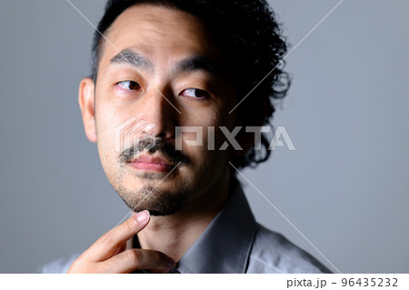 髭のビューティーに使えそうな中年男性 髭のビューティーに使えそうな中年男性 96435232