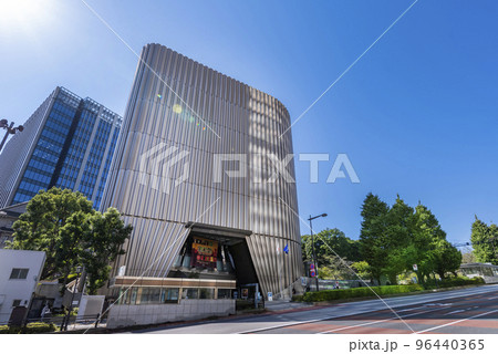 東京メトロ・都営地下鉄「九段下」駅前・「昭和館」のビルディング 96440365