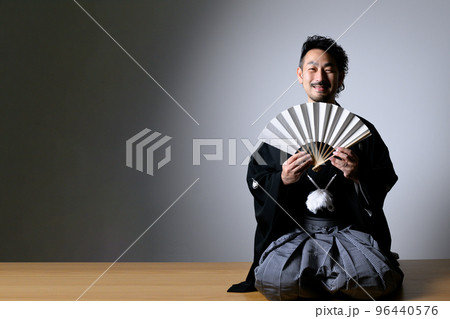 着物を着た日本人の中年男性 着物を着た日本人の中年男性 96440576