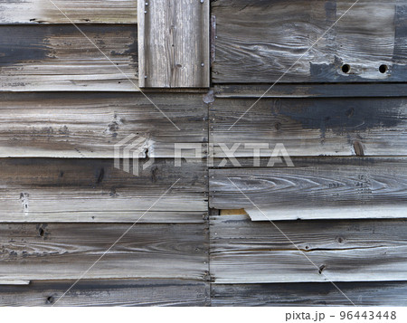 古い木製の外壁 古い木製の外壁 96443448