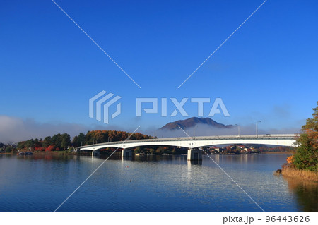 秋の河口湖の景観 秋の河口湖の景観 96443626