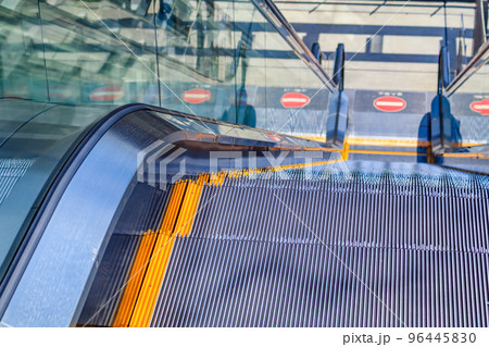 【イメージ素材】エスカレーター(渋谷宮下公園) 【イメージ素材】エスカレーター(渋谷宮下公園) 96445830