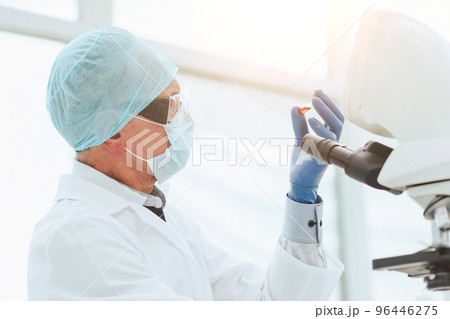 close up. scientist in testing a new drug in the lab . close up. scientist in testing a new drug in the lab . 96446275