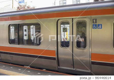 武蔵野線 205系 快速電車 北府中駅 ホーム 武蔵野線 205系 快速電車 北府中駅 ホーム 96446614