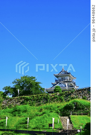 2023NHK大河ドラマ「どうする家康」ゆかりの地で出世の街浜松の広い青空に映える浜松城浜松城 96448662