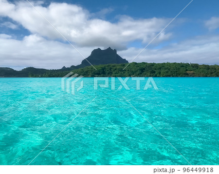Bora Bora island landscape. Green mountain peak, turquoise crystal sea water. Beautiful wild nature. Best famous travel locations. Popular touristic destination in Polynesia. Travel, tourism, holiday 96449918
