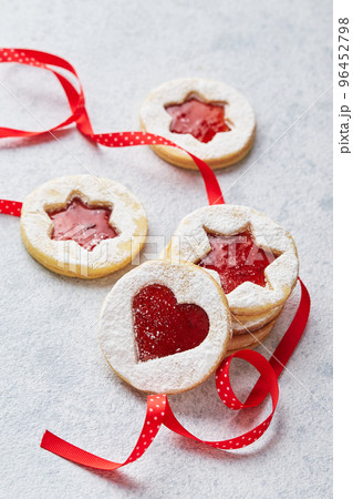 Classic Linzer Christmas Cookies with raspberry or strawberry jam on light background. Classic Linzer Christmas Cookies with raspberry or strawberry jam on light background. 96452798