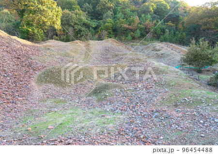 日本六古窯の一つ備前焼の里　伊部の史跡　備前陶器窯跡　伊部南大窯跡2　岡山県備前市 96454488