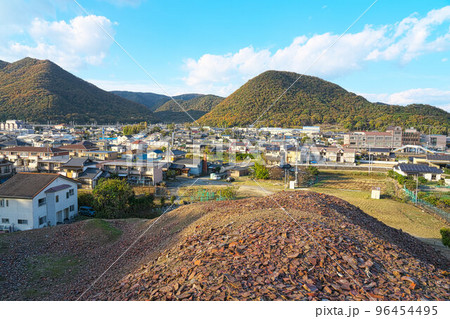 日本六古窯の一つ備前焼の里 伊部南大窯跡から見た伊部の街並み1 岡山県備前市 日本六古窯の一つ備前焼の里 伊部南大窯跡から見た伊部の街並み1 岡山県備前市 96454495