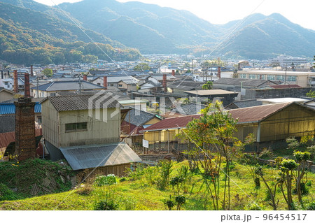 日本六古窯の一つ備前焼の里　伊部の史跡　天保窯と伊部の街並み2　岡山県備前市 96454517