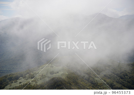 蔵王の景色 一瞬にして霧に霞む北蔵王 蔵王の景色 一瞬にして霧に霞む北蔵王 96455373