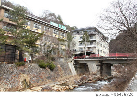 対岸から撮る増富温泉街 対岸から撮る増富温泉街 96456720