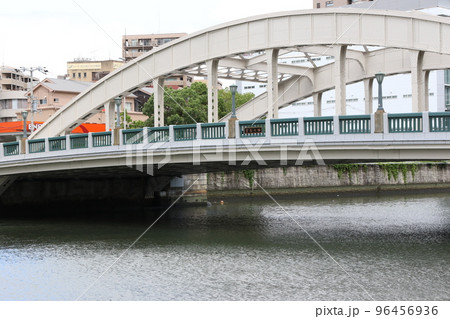 あみだ池筋の堂島川に架かる「堂島大橋」 あみだ池筋の堂島川に架かる「堂島大橋」 96456936