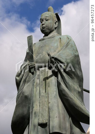 玉造稲荷神社にある「豊臣秀頼公銅像」 96457273