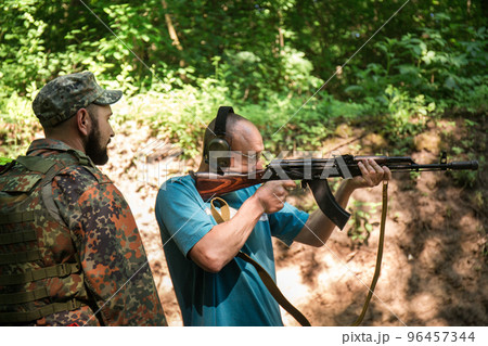 A Ukrainian civilian man is training to shoot 96457344