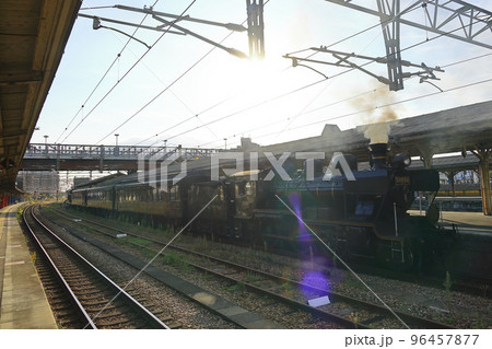 鳥栖駅に入るSL人吉 96457877