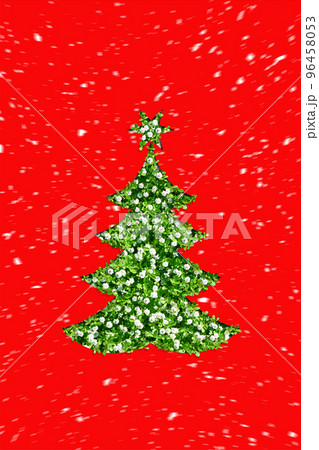 粉雪が舞う和風デザインのクリスマスツリー、緑が映える赤い背景 96458053