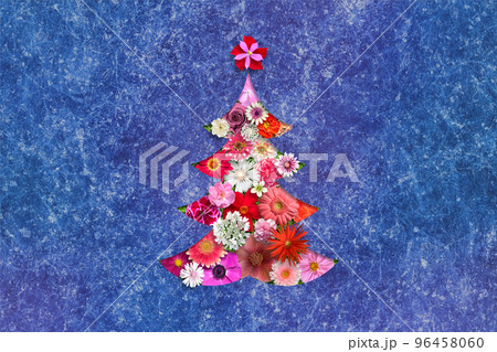 藍色和紙背景のクリスマスツリー、華麗に彩るカラフルな花咲くアート 96458060