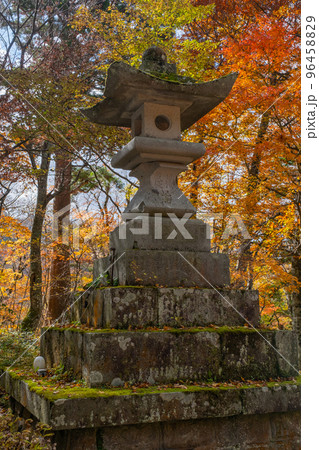 日清戦役紀念灯籠　大山寺山門　鳥取県西伯郡大山町 96458829