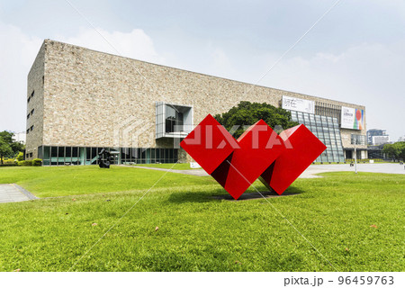 Modern building view of the National Taichung Museum of Fine Arts in Taiwan. it's the first and the only national-grade fine arts museum in Taiwan. 96459763