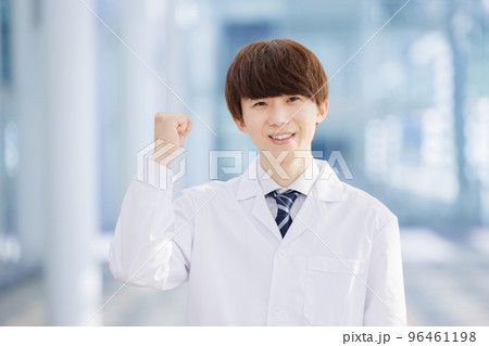 白衣の男性 白衣の男性 96461198