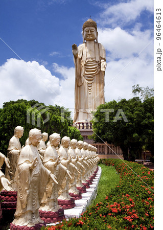 View of the giant Buddha statues at Fo Guang Shan in Kaohsiung, Taiwan. It is one of the famous attractions in Kaohsiung. View of the giant Buddha statues at Fo Guang Shan in Kaohsiung, Taiwan. It is one of the famous attractions in Kaohsiung. 96464613