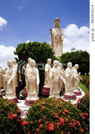 View of the giant Buddha statues at Fo Guang Shan in Kaohsiung, Taiwan. It is one of the famous attractions in Kaohsiung. View of the giant Buddha statues at Fo Guang Shan in Kaohsiung, Taiwan. It is one of the famous attractions in Kaohsiung. 96464614