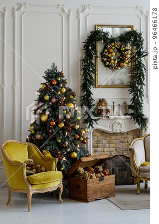 Christmas tree with presents underneath in living room 96466178