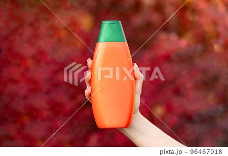 unbranded shampoo bottle with copy space. presenting product 96467018