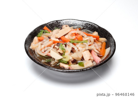 新潟県の郷土料理　具だくさんの汁物 『のっぺ汁』 96468146