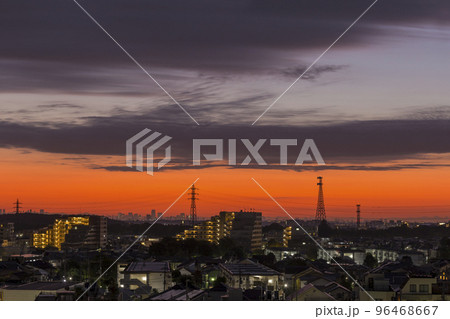 日の出 住宅地の朝 早朝 朝焼け 朝日 太陽 日の出 住宅地の朝 早朝 朝焼け 朝日 太陽 96468667