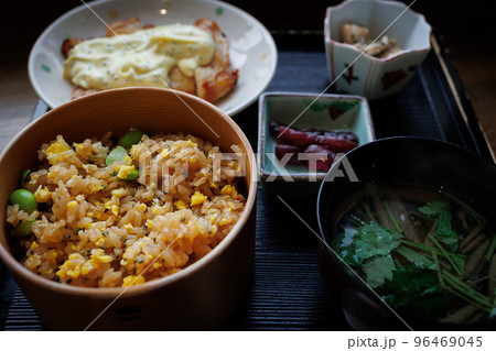とんぶりの炊き込みご飯（青森県大館市） 96469045