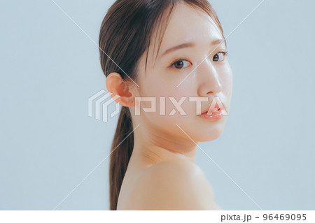 若い女性のベーシックビューティー 若い女性のベーシックビューティー 96469095