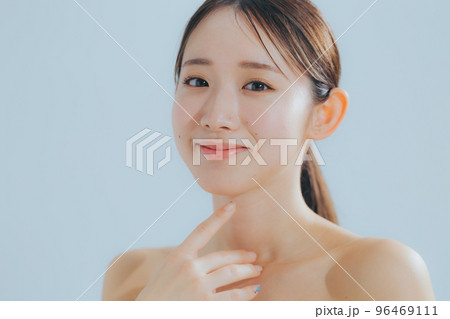 若い女性のベーシックビューティー 若い女性のベーシックビューティー 96469111