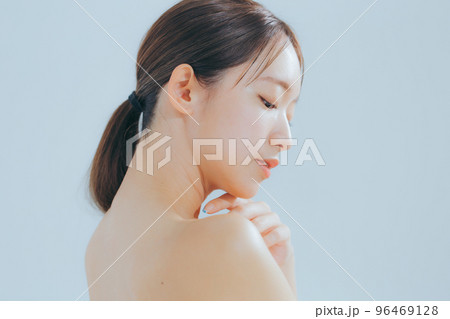 若い女性のベーシックビューティー 若い女性のベーシックビューティー 96469128