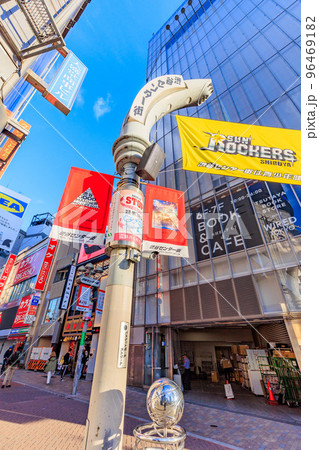 東京 渋谷駅前の街並み センター街入口とキューフロント 東京 渋谷駅前の街並み センター街入口とキューフロント 96469182