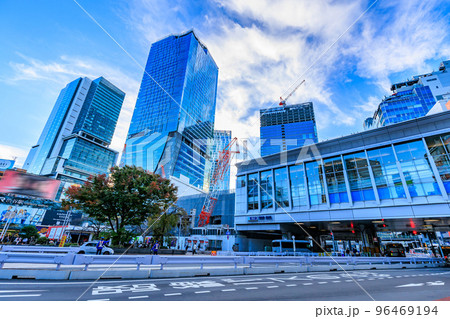 東京　渋谷駅前の街並み 96469194