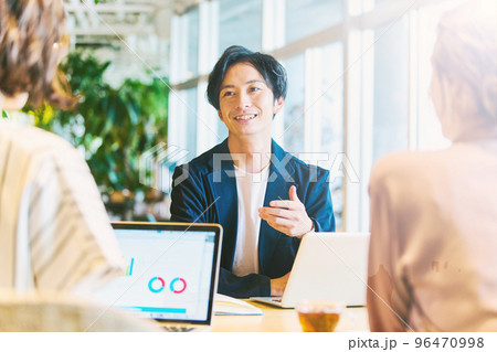 ビジネス　撮影協力：PARK6 powered by bondolfi boncaffē 96470998