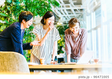 ビジネス　撮影協力：PARK6 powered by bondolfi boncaffē 96471005