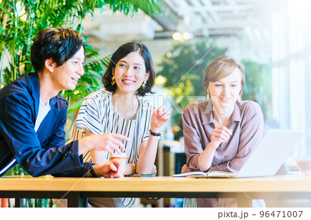 ビジネス　撮影協力：PARK6 powered by bondolfi boncaffē 96471007