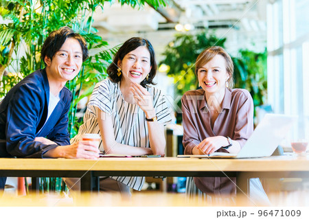 ビジネス　撮影協力：PARK6 powered by bondolfi boncaffē 96471009