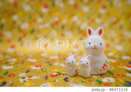 うさぎ年のお正月素材(卯年年賀状) うさぎ年のお正月素材(卯年年賀状) 96471216