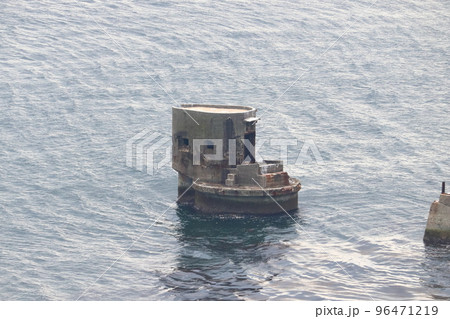観音崎沖、潜水艦を監視した水中聴測所跡 96471219
