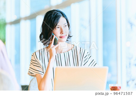 ビジネス　撮影協力：PARK6 powered by bondolfi boncaffē 96471507