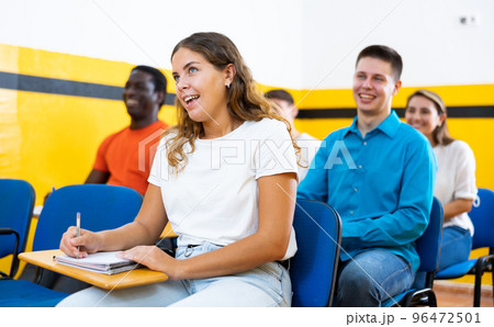 Portrait of group of people in lecture hall at extension courses Portrait of group of people in lecture hall at extension courses 96472501