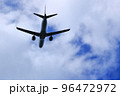 大阪国際空港　旅客機　離陸　猪名川土手 96472972
