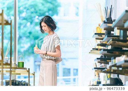 ライフスタイル撮影協力：g GIFT AND LIFESTYLE 96473339