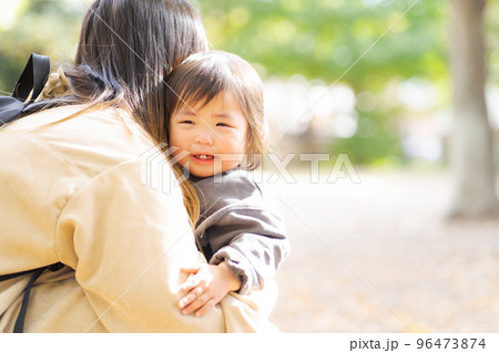 泣いている赤ちゃん 泣いている赤ちゃん 96473874